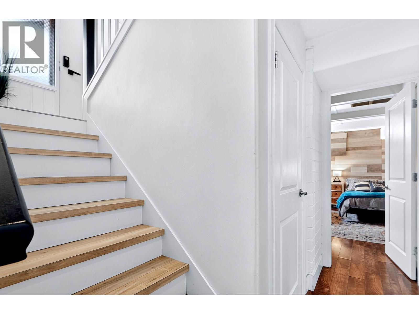 1515 ROBINSON Crescent - 29