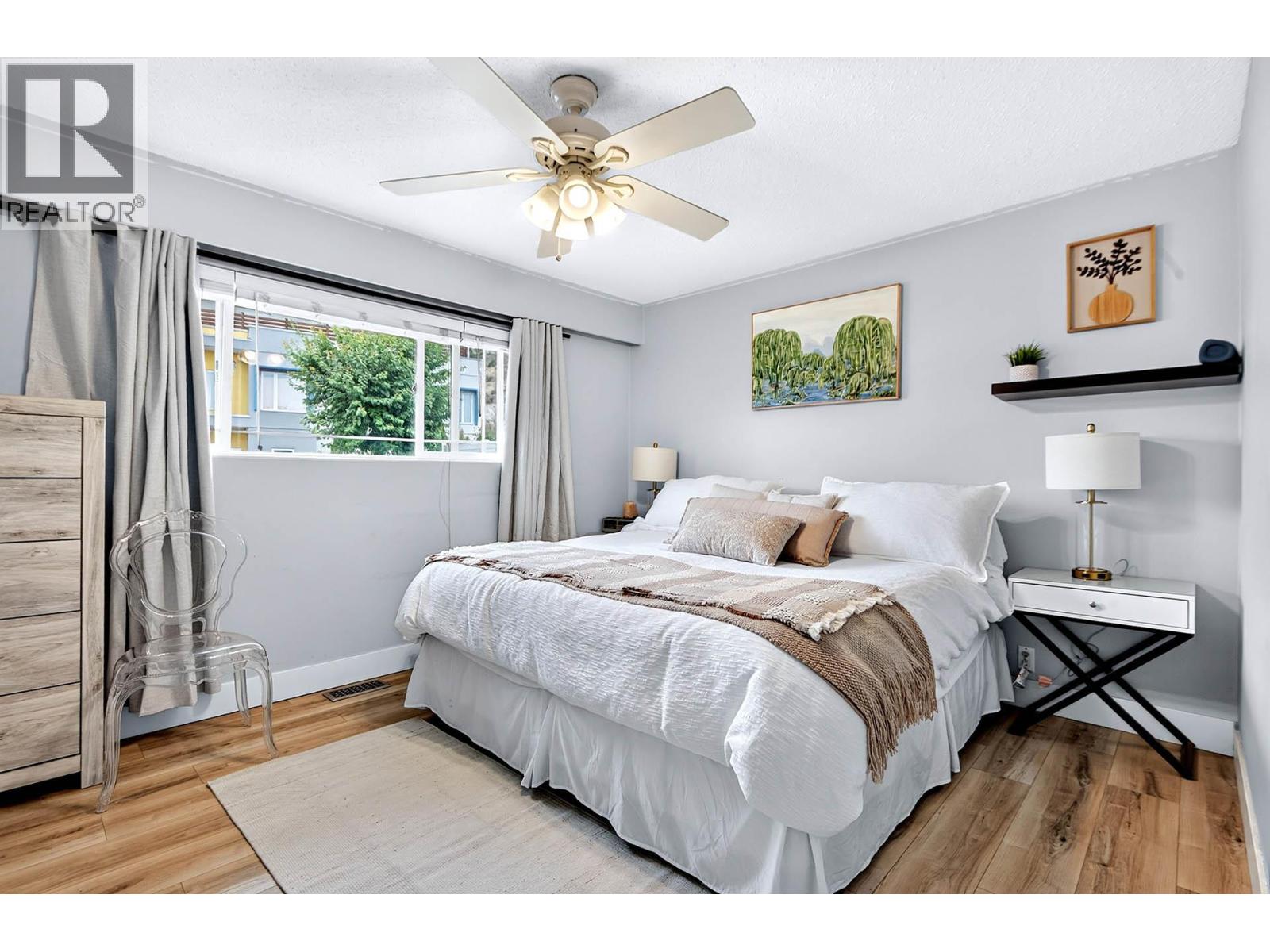 1515 ROBINSON Crescent - 3