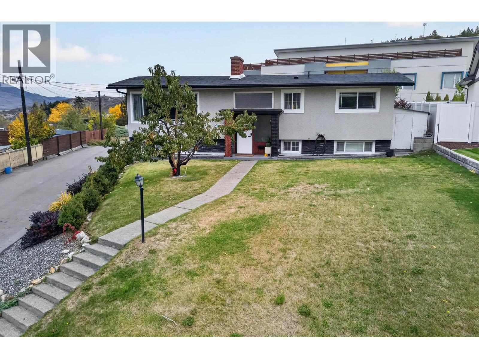 1515 ROBINSON Crescent - 34