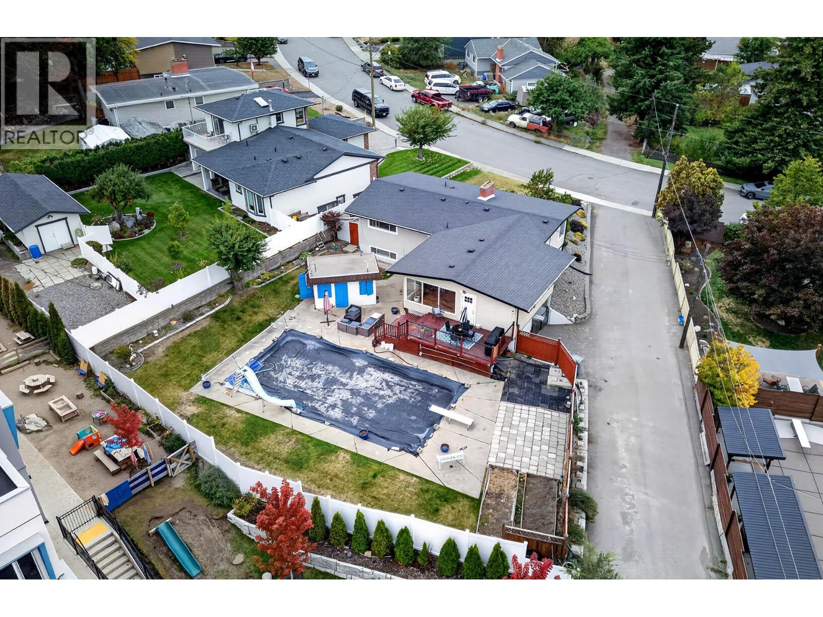 1515 ROBINSON Crescent - 37