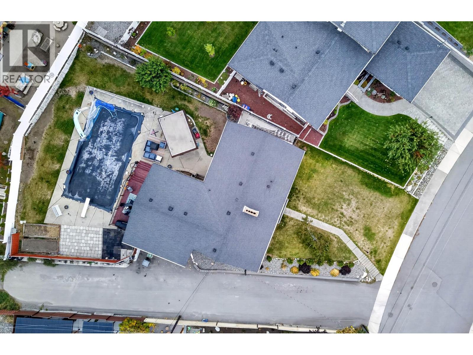 1515 ROBINSON Crescent - 41
