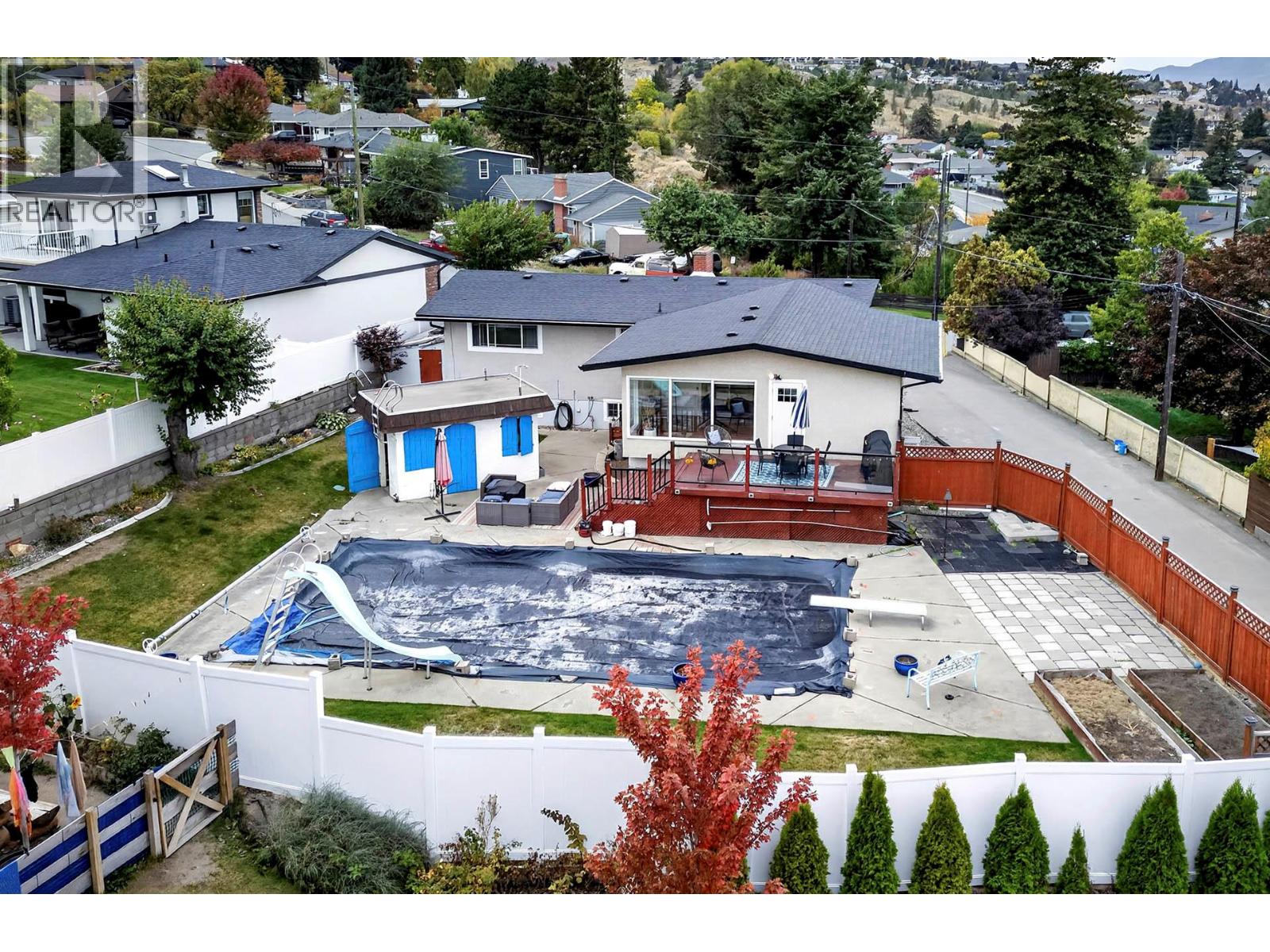 1515 ROBINSON Crescent - 44