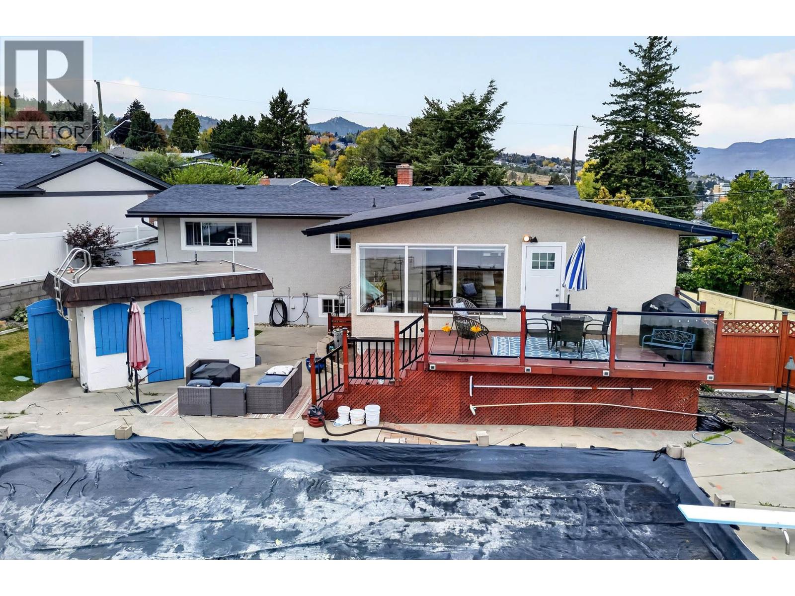 1515 ROBINSON Crescent - 45
