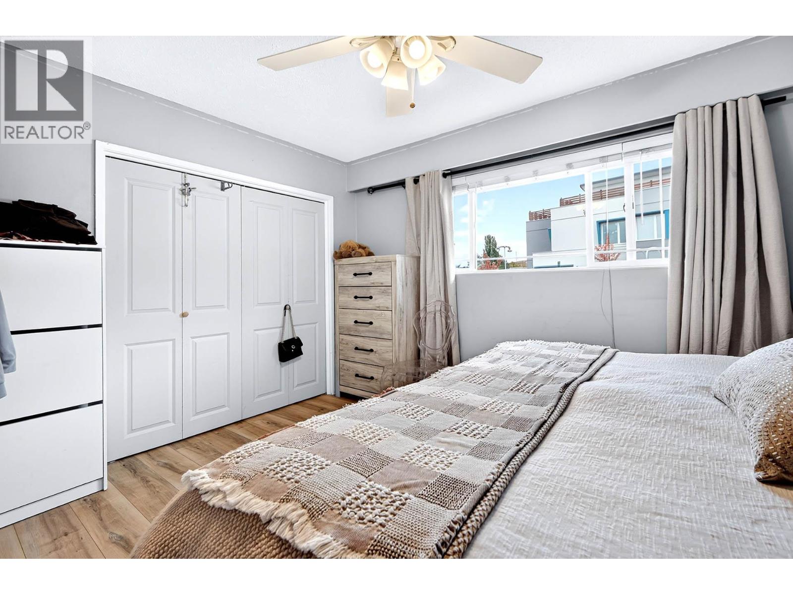 1515 ROBINSON Crescent - 5