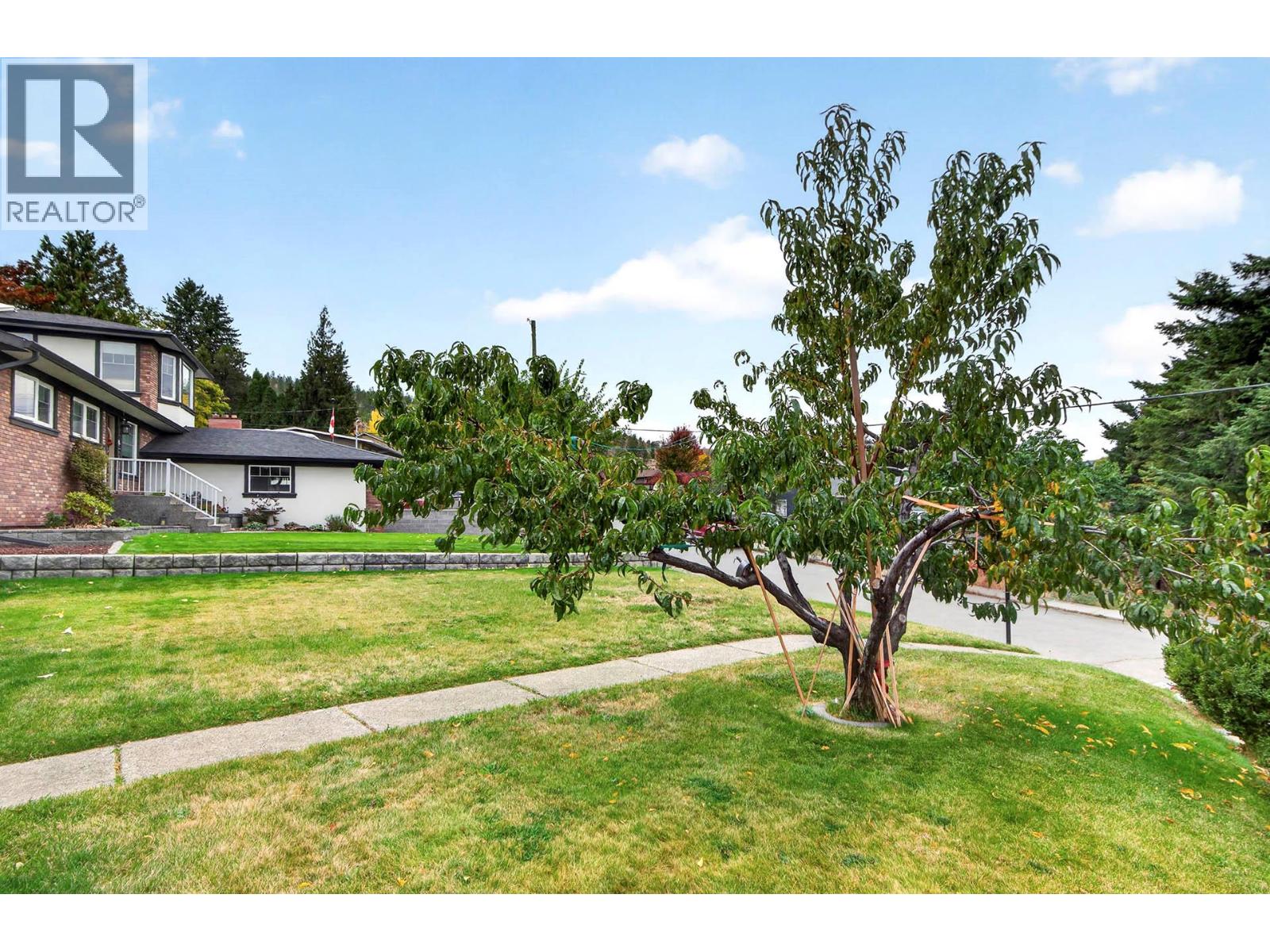 1515 ROBINSON Crescent - 51