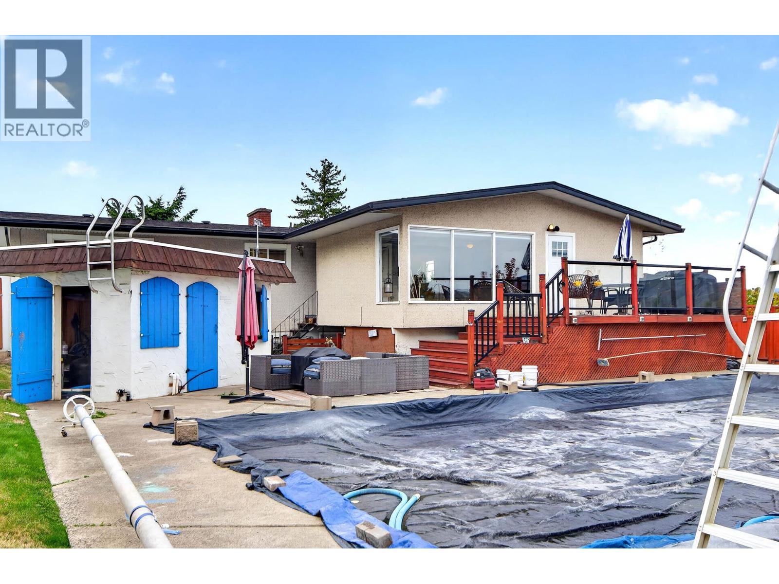 1515 ROBINSON Crescent - 53