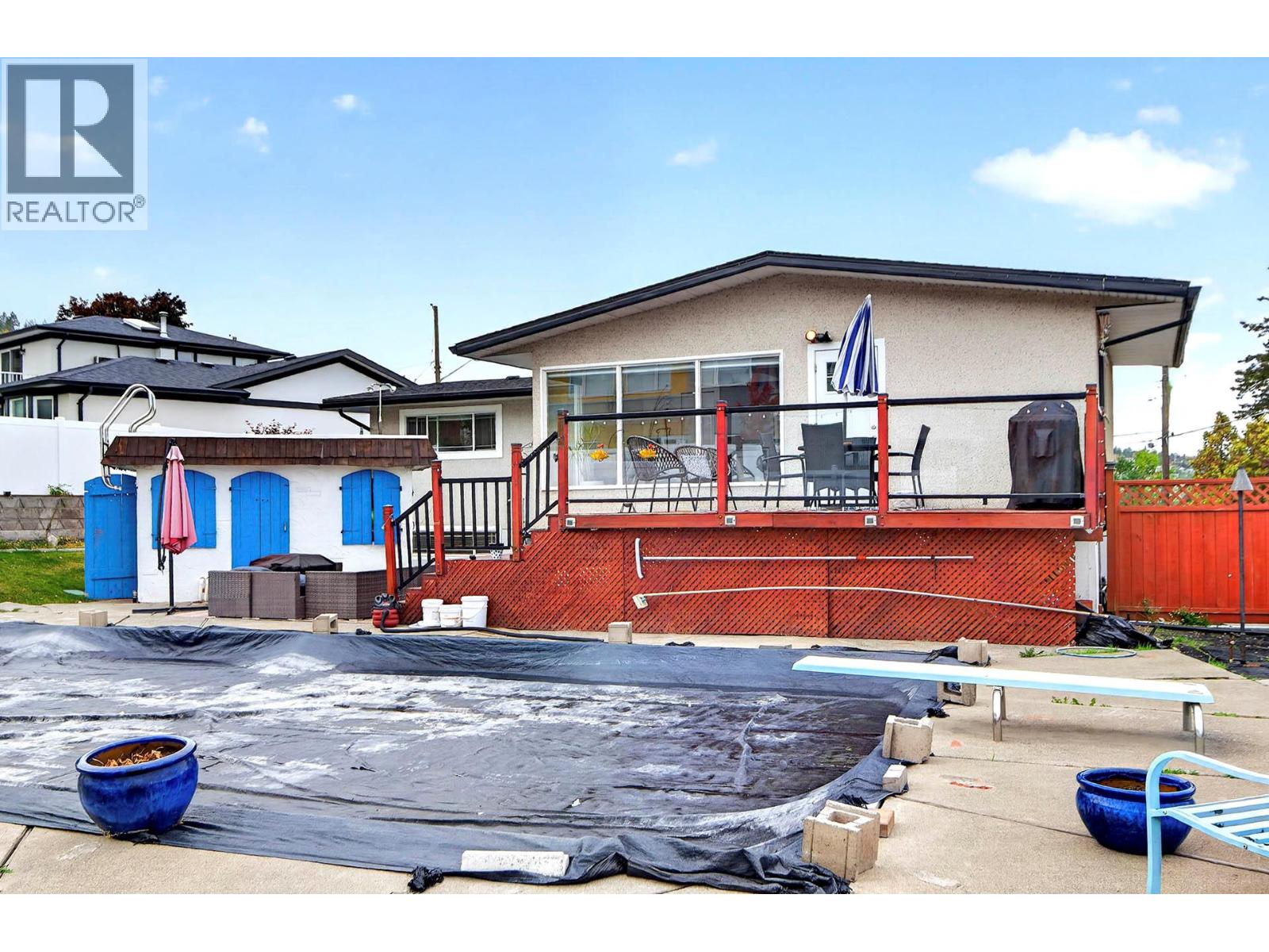 1515 ROBINSON Crescent - 55