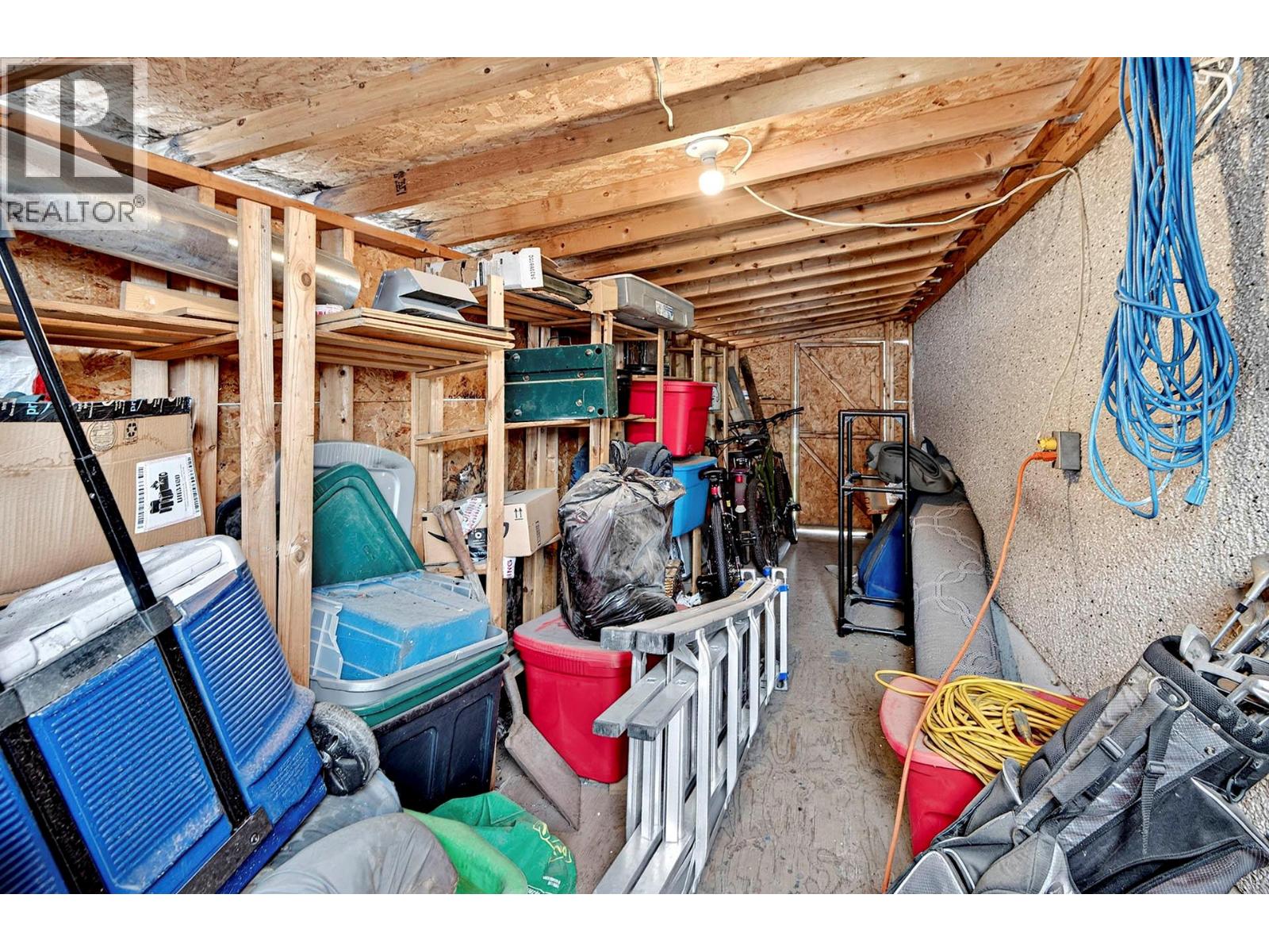 1515 ROBINSON Crescent - 65