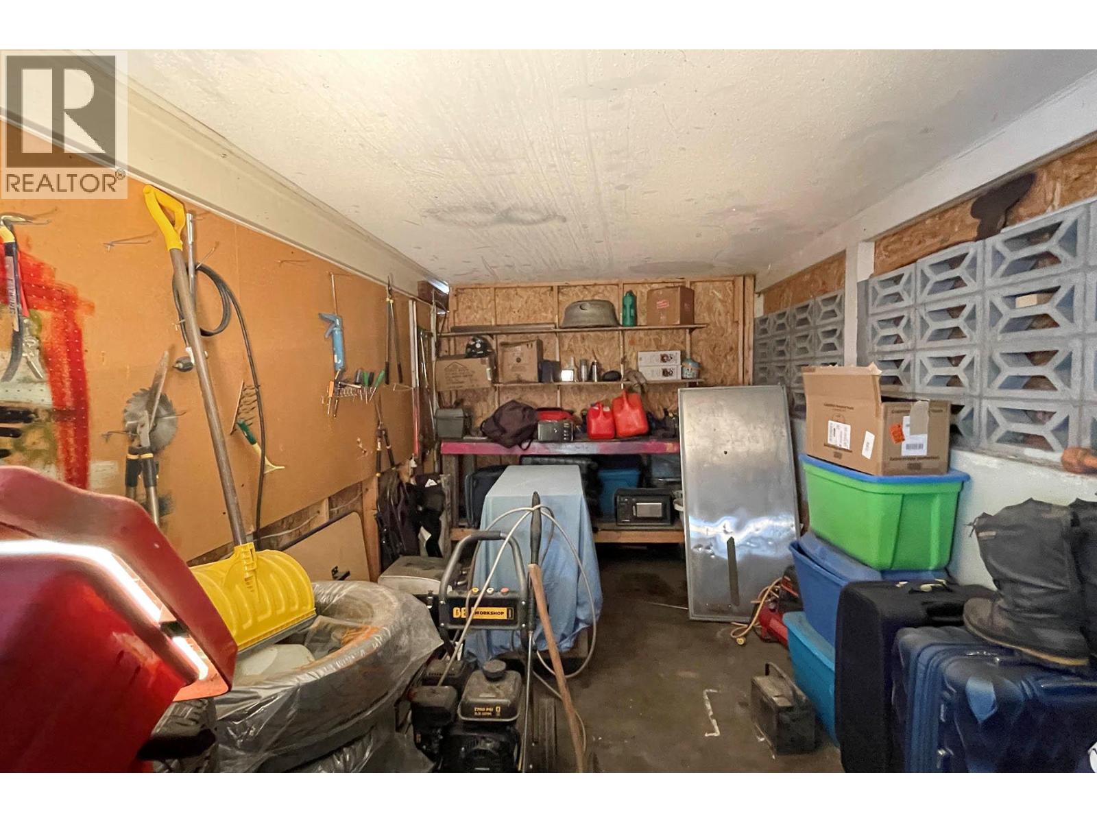 1515 ROBINSON Crescent - 66