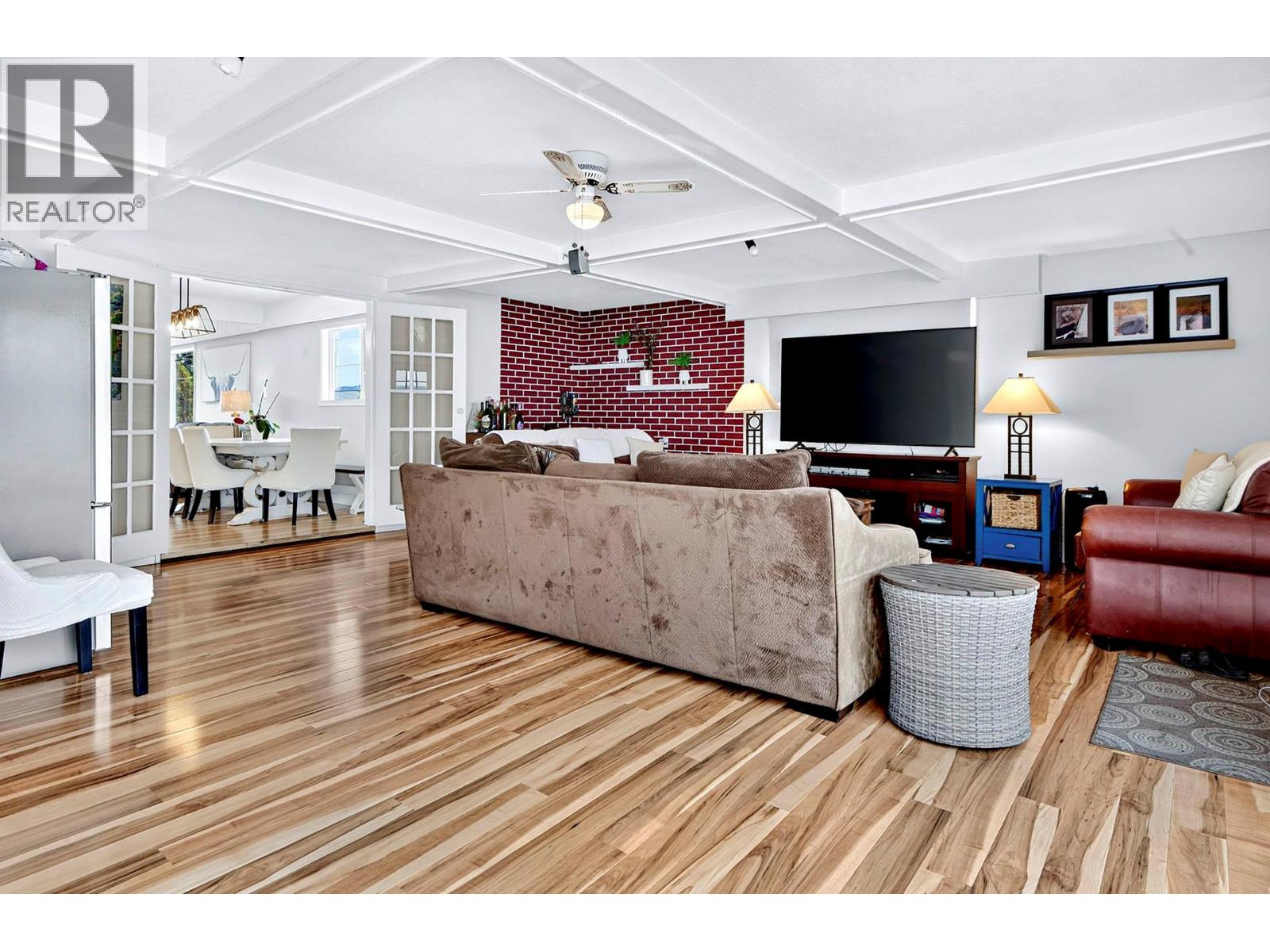 1515 ROBINSON Crescent - 69