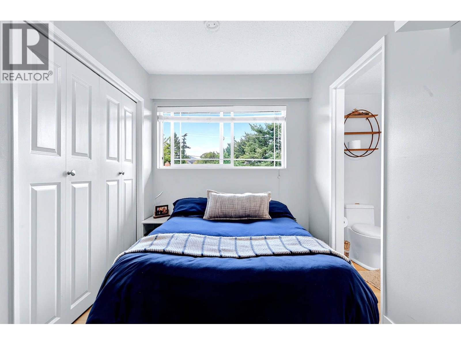 1515 ROBINSON Crescent - 7