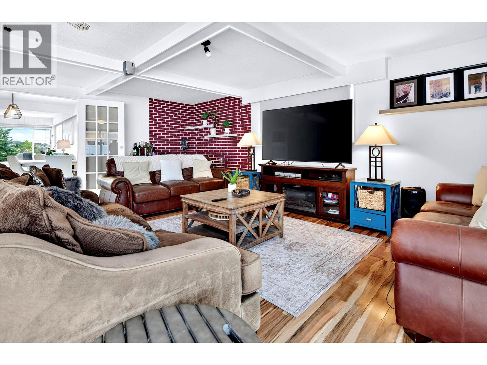 1515 ROBINSON Crescent - 71