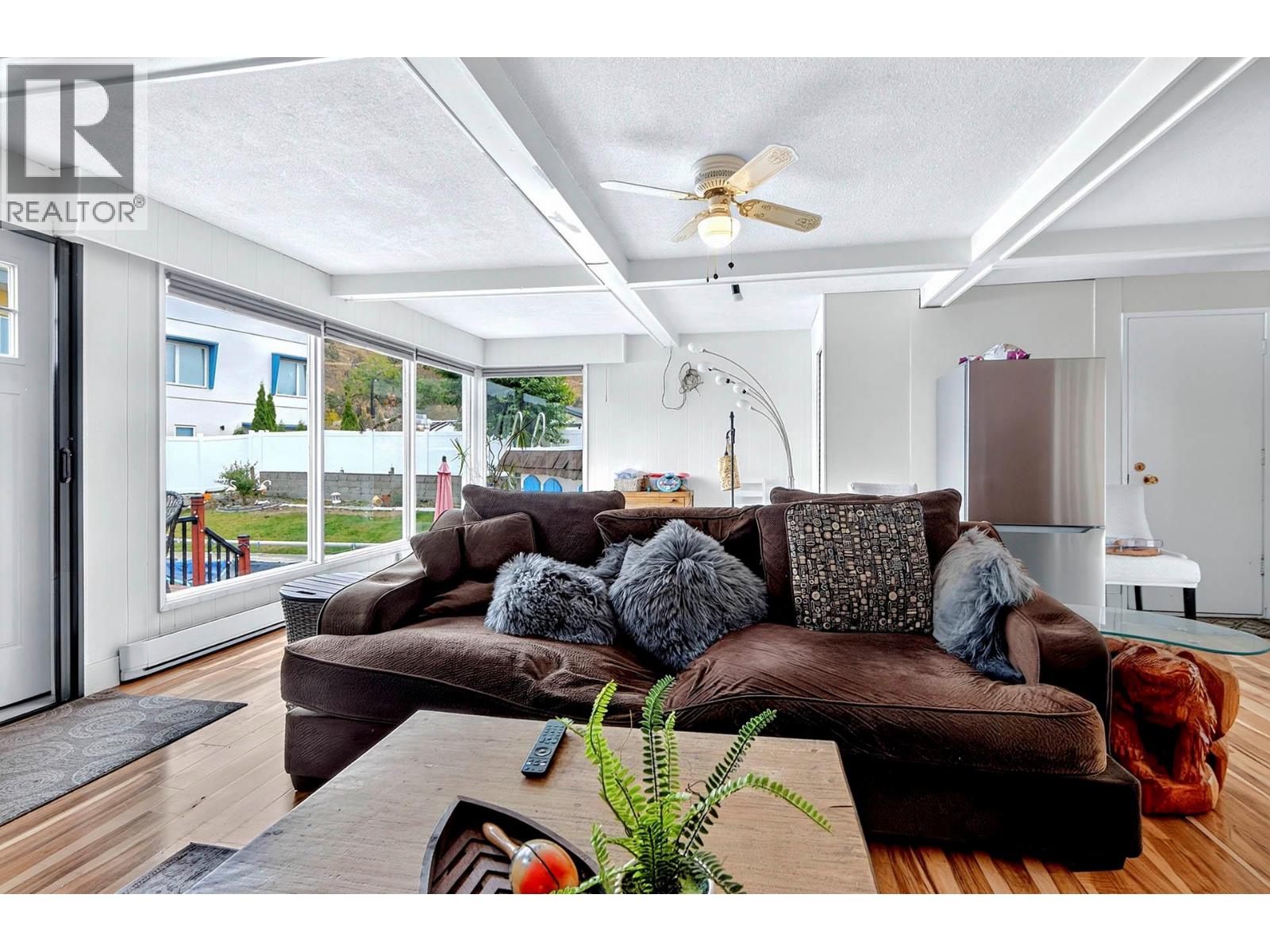 1515 ROBINSON Crescent - 74