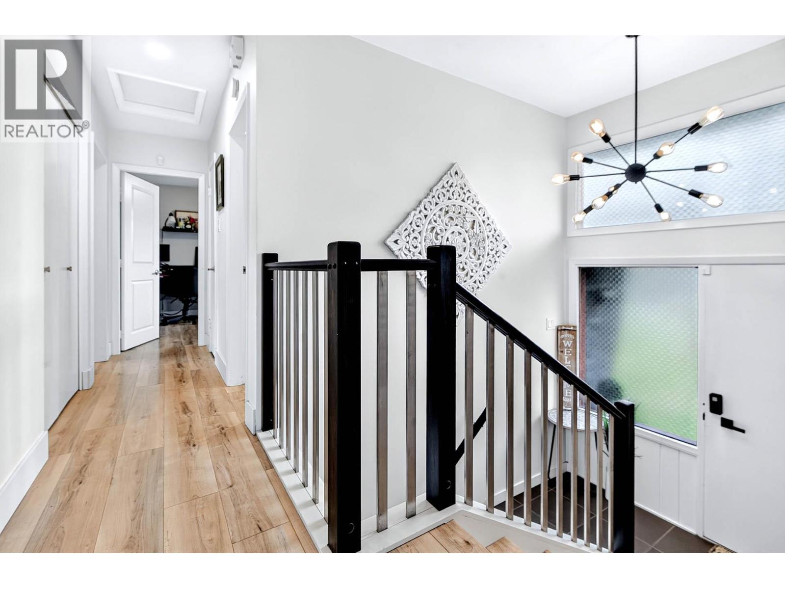 1515 ROBINSON Crescent - 76