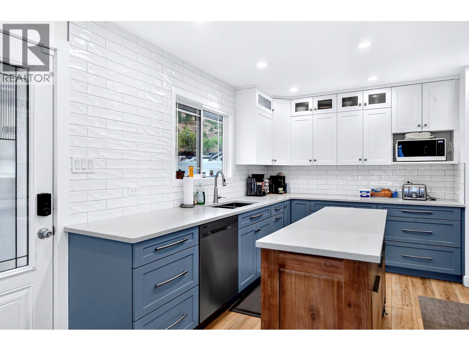 1515 ROBINSON Crescent - 83
