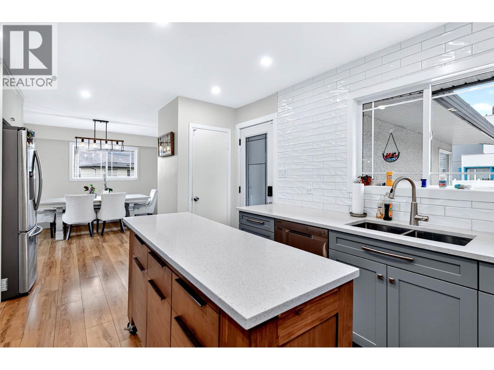 1515 ROBINSON Crescent - 86