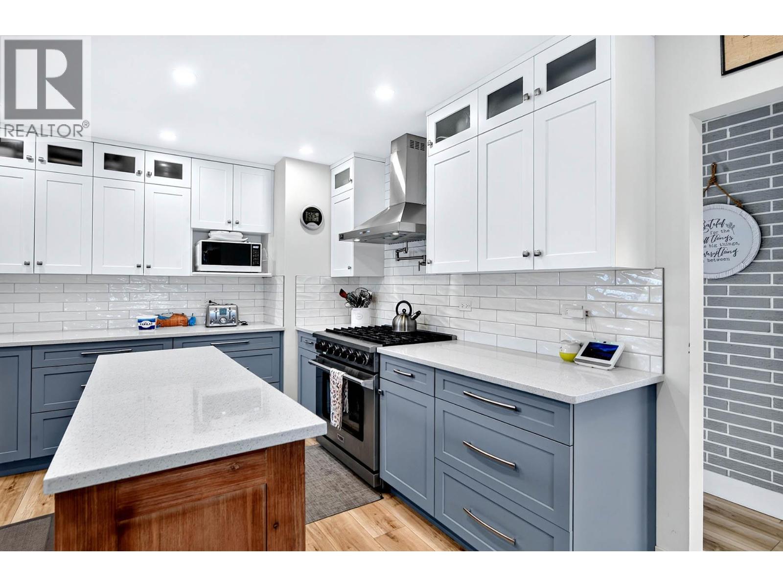 1515 ROBINSON Crescent - 87