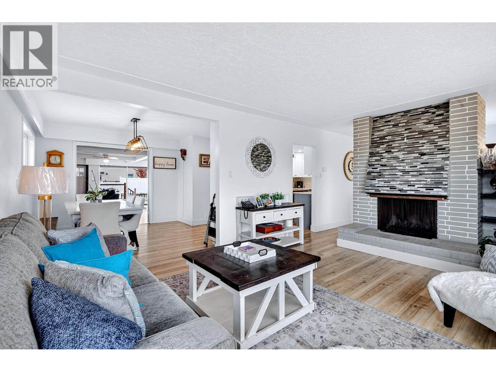 1515 ROBINSON Crescent - 92