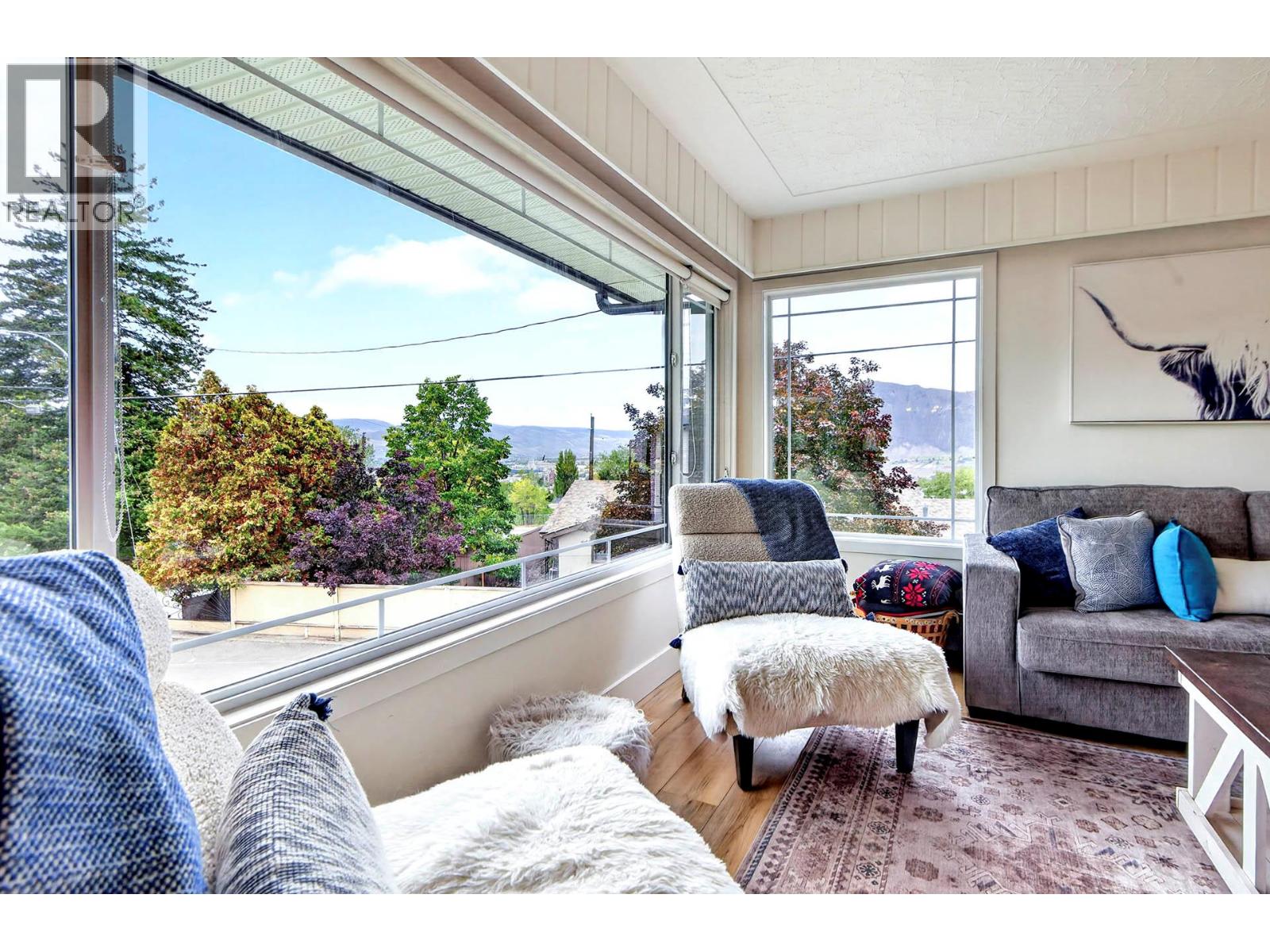 1515 ROBINSON Crescent - 95