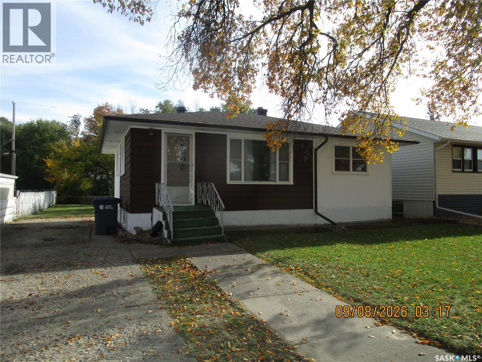215 DOMINION ROAD, Assiniboia — photo 3