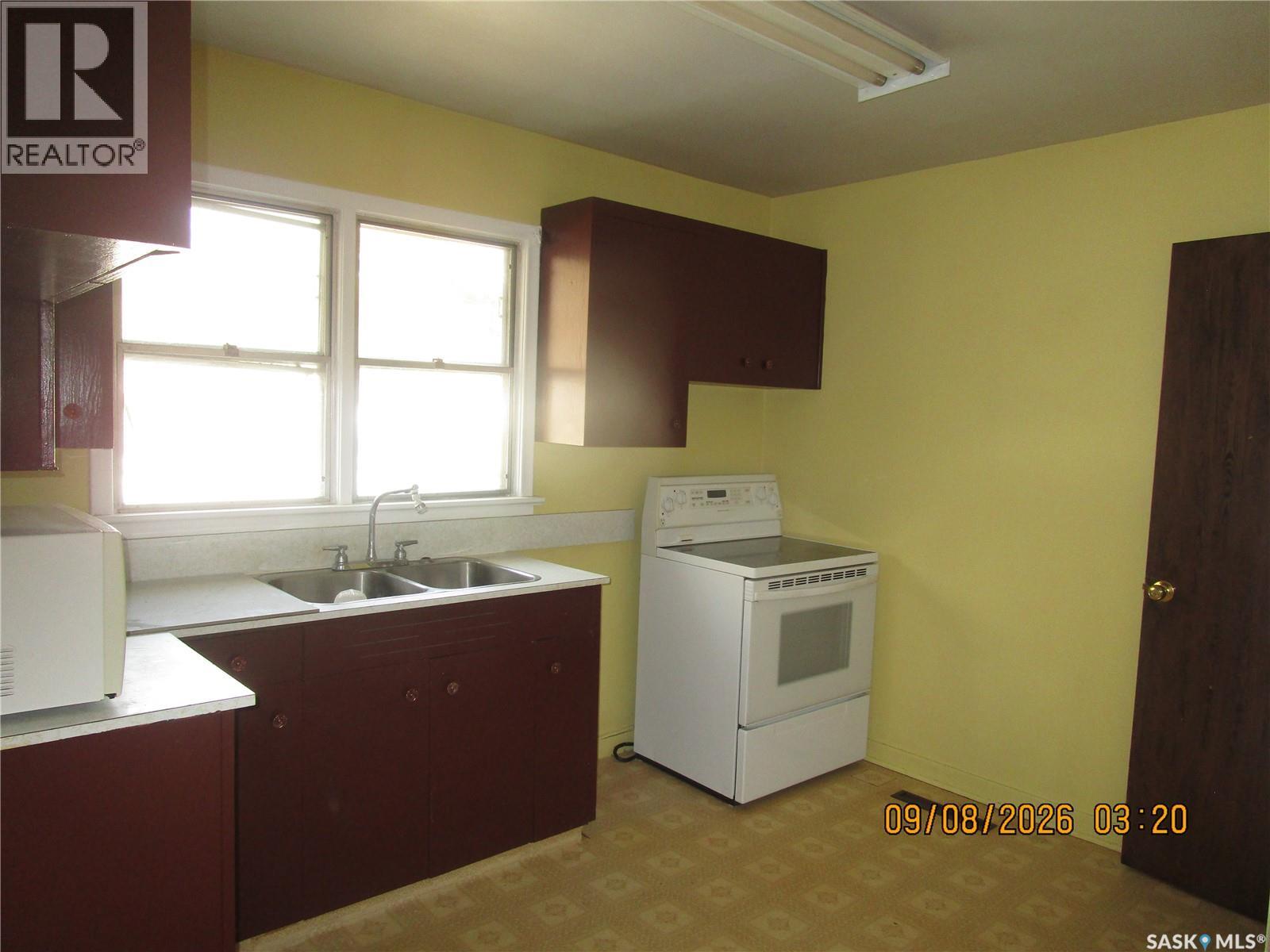 215 DOMINION ROAD, Assiniboia — photo 6
