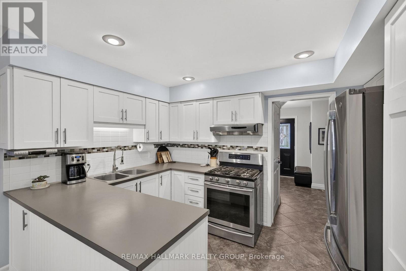 125 Margaret Place — photo 17