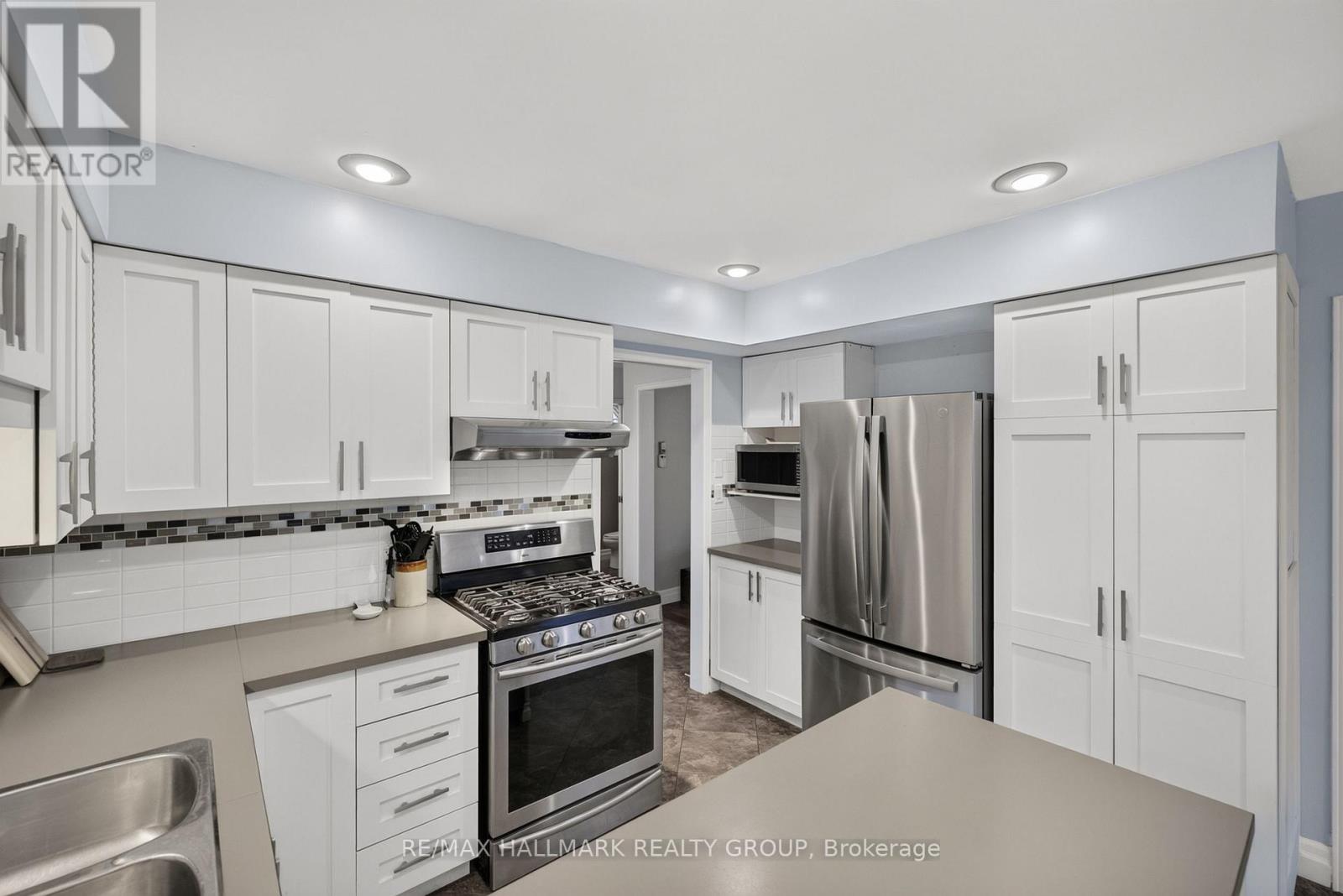 125 Margaret Place — photo 18