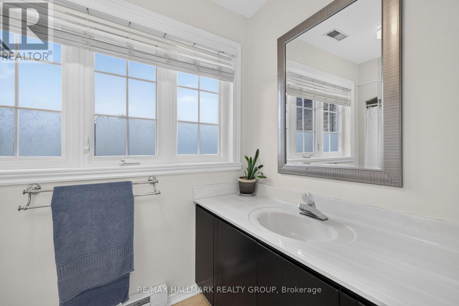 125 Margaret Place — photo 32