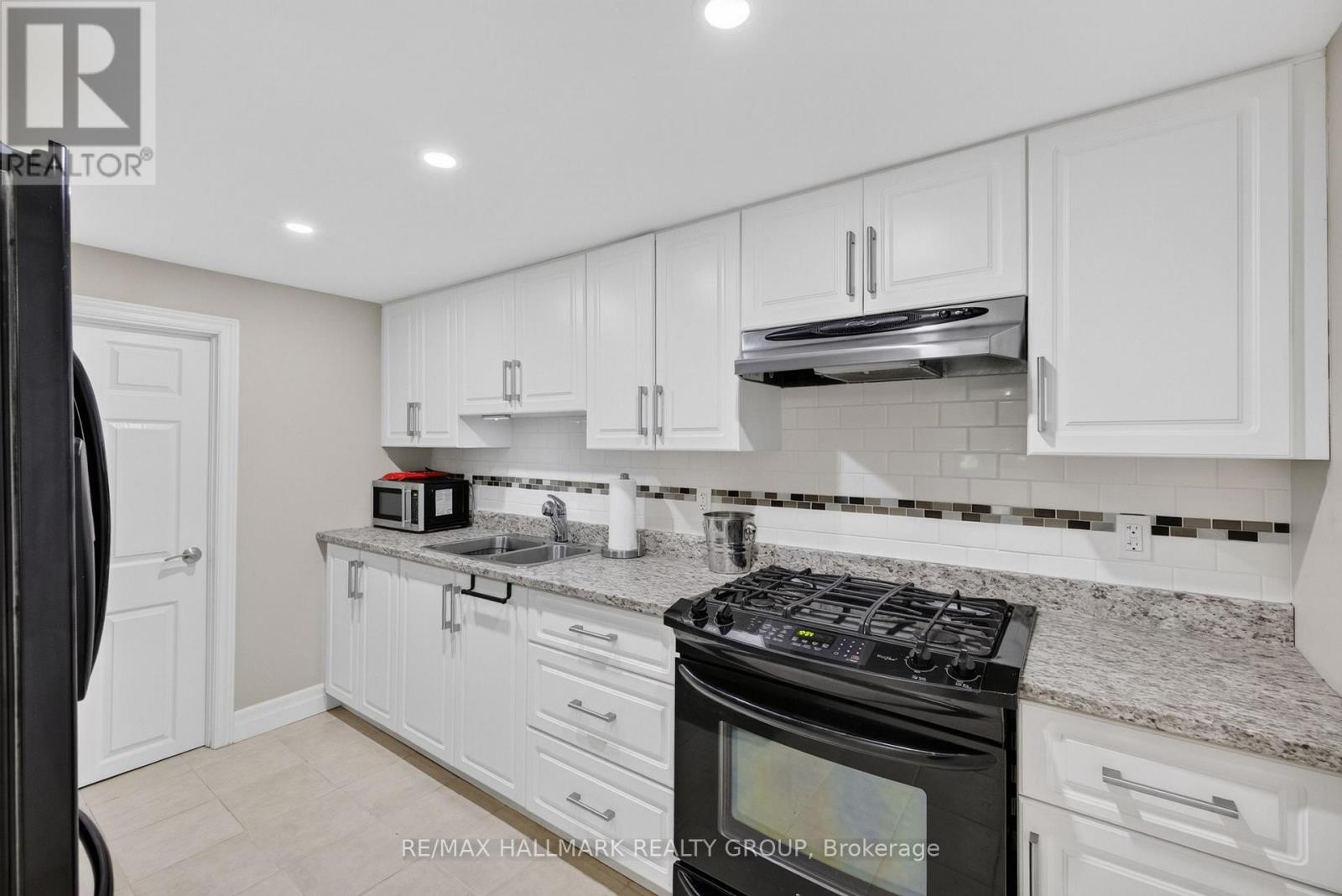 125 Margaret Place — photo 37