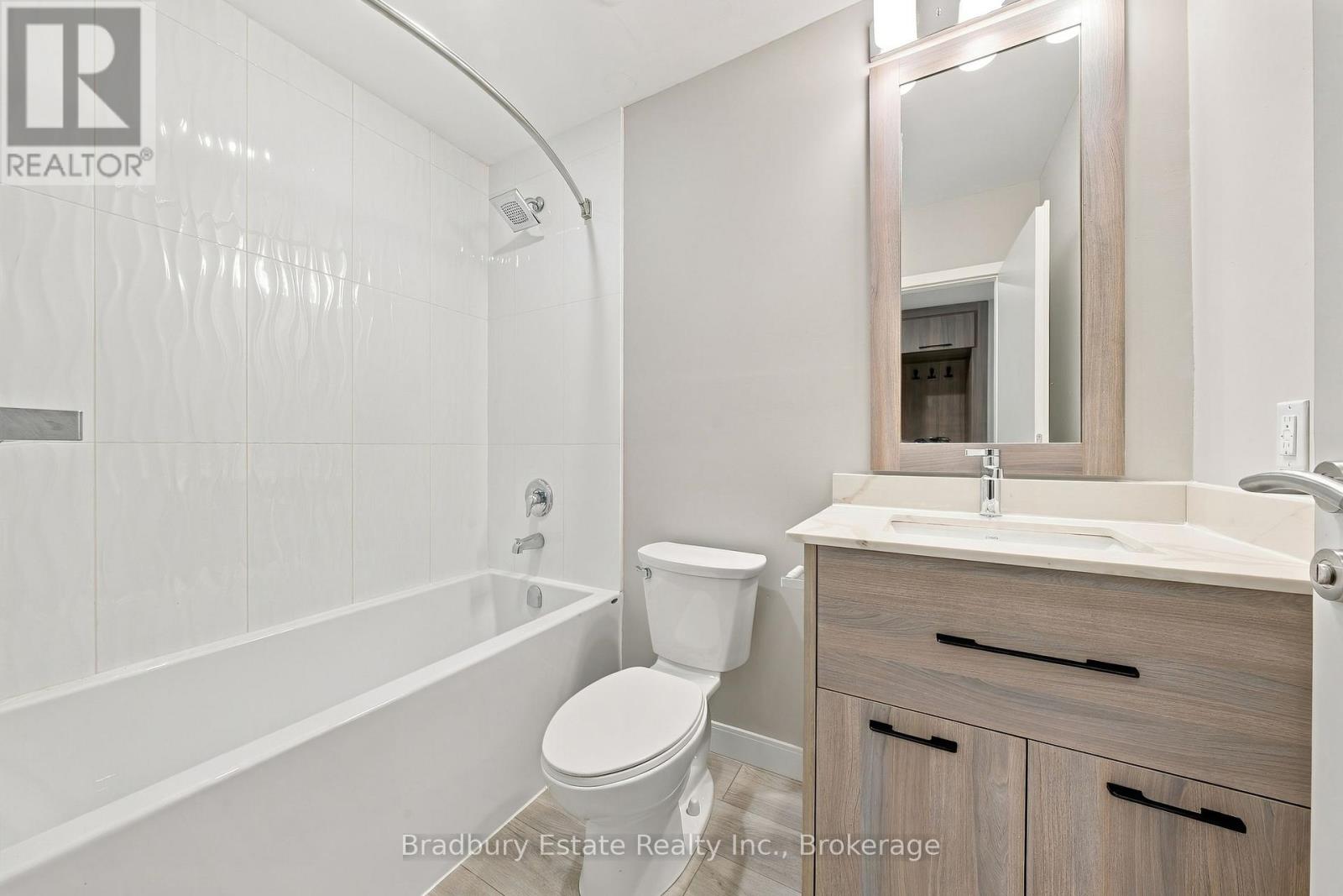20 George Street — photo 17