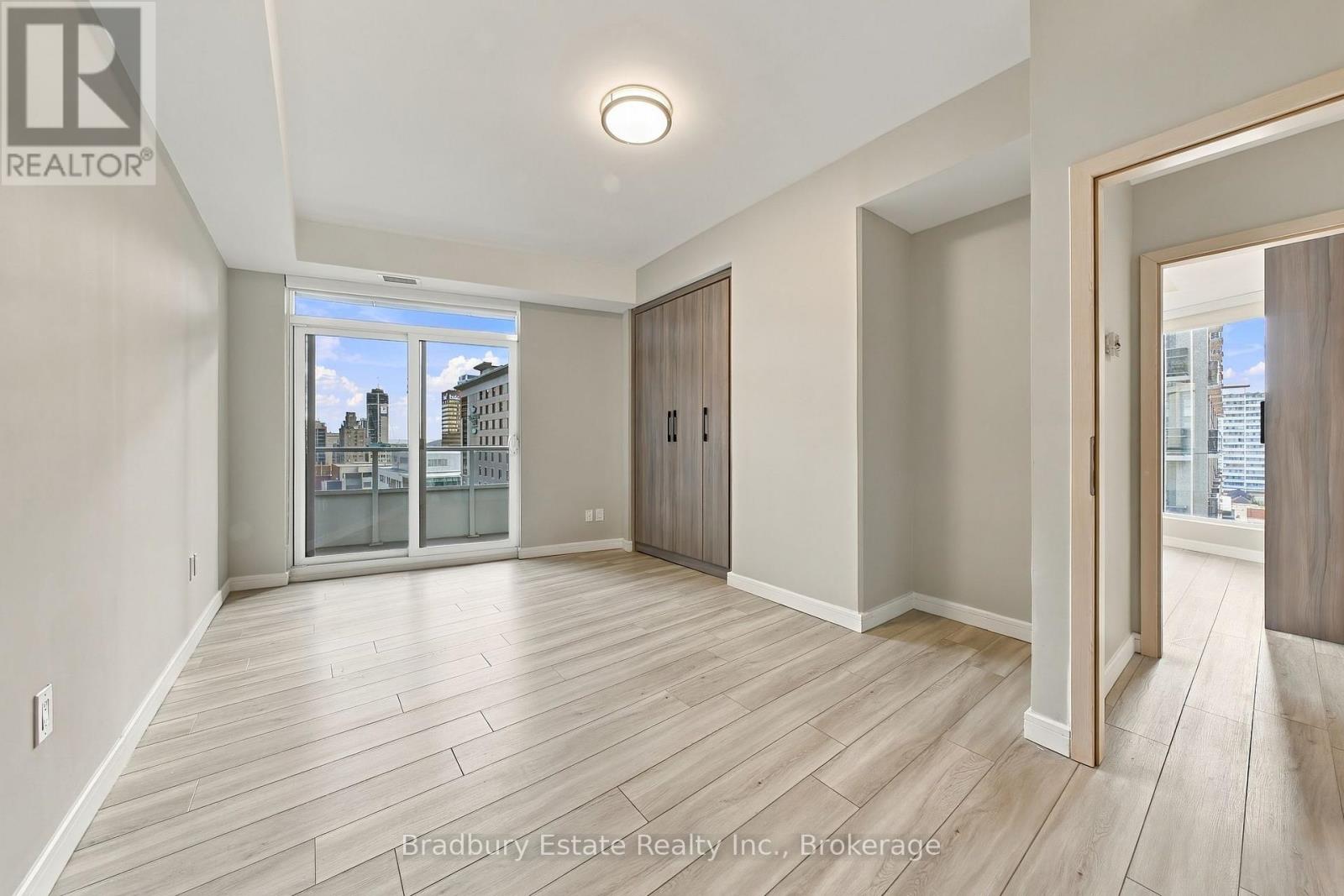 20 George Street — photo 25
