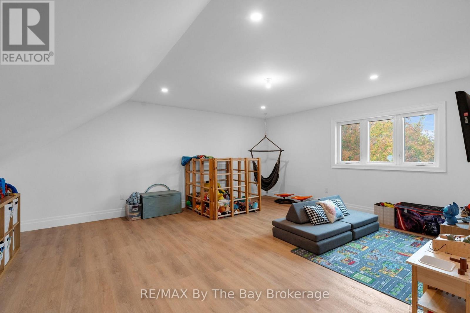93 Moonstone Road East — photo 30