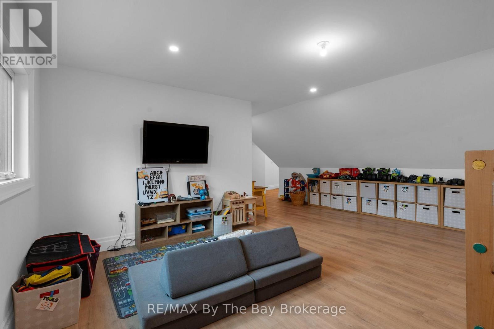 93 Moonstone Road East — photo 31