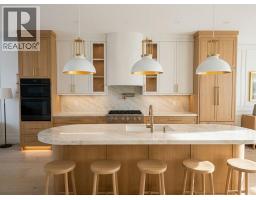 2209 29 Avenue SW - photo 3