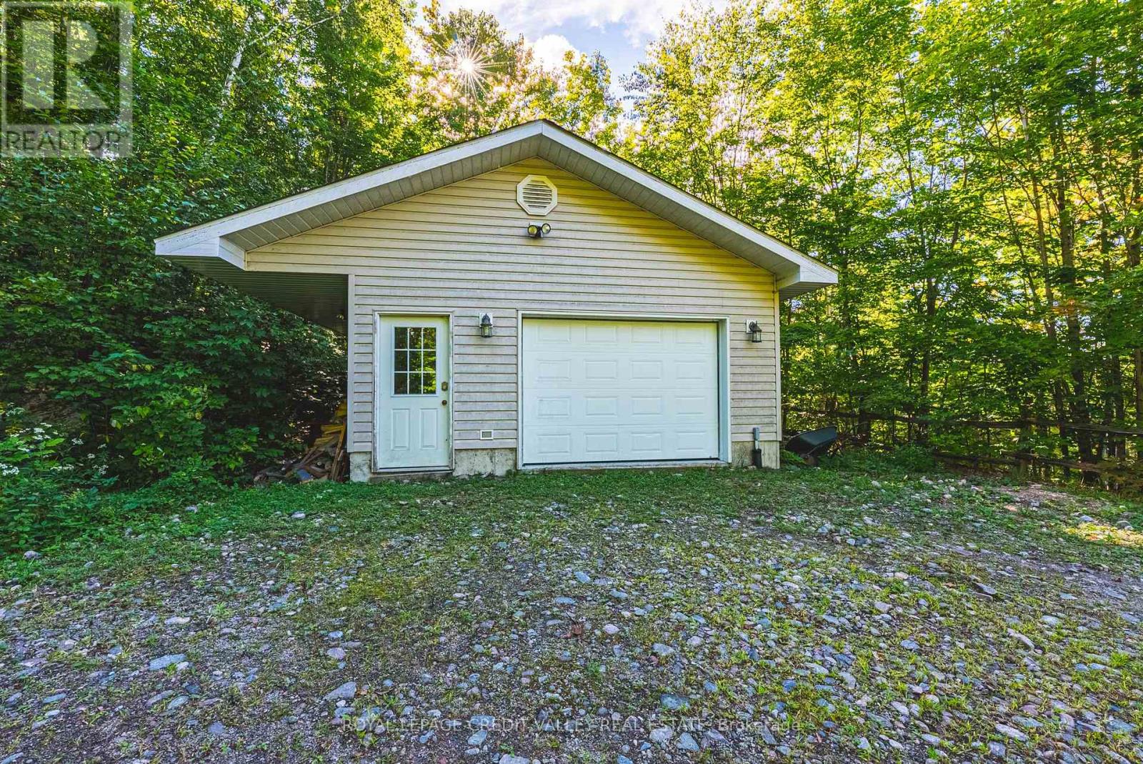 1064 Whiskey Jack Lane — photo 41