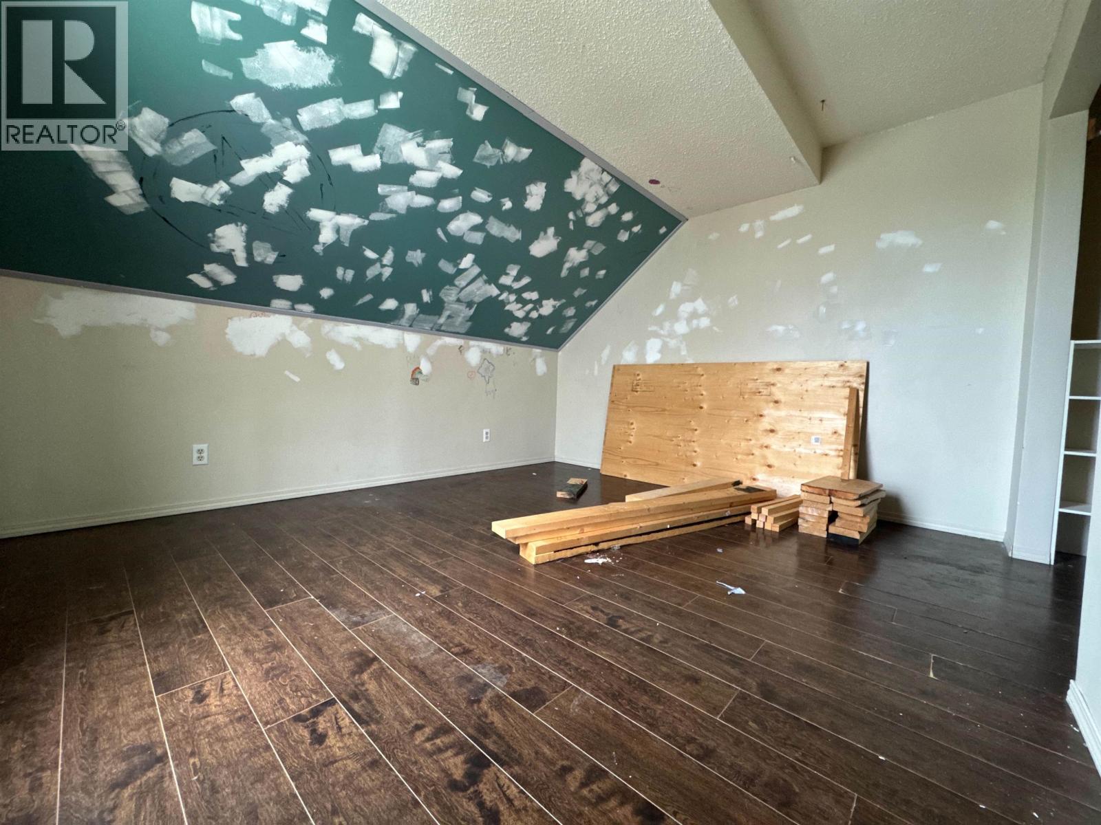 11308 89A STREET - 12