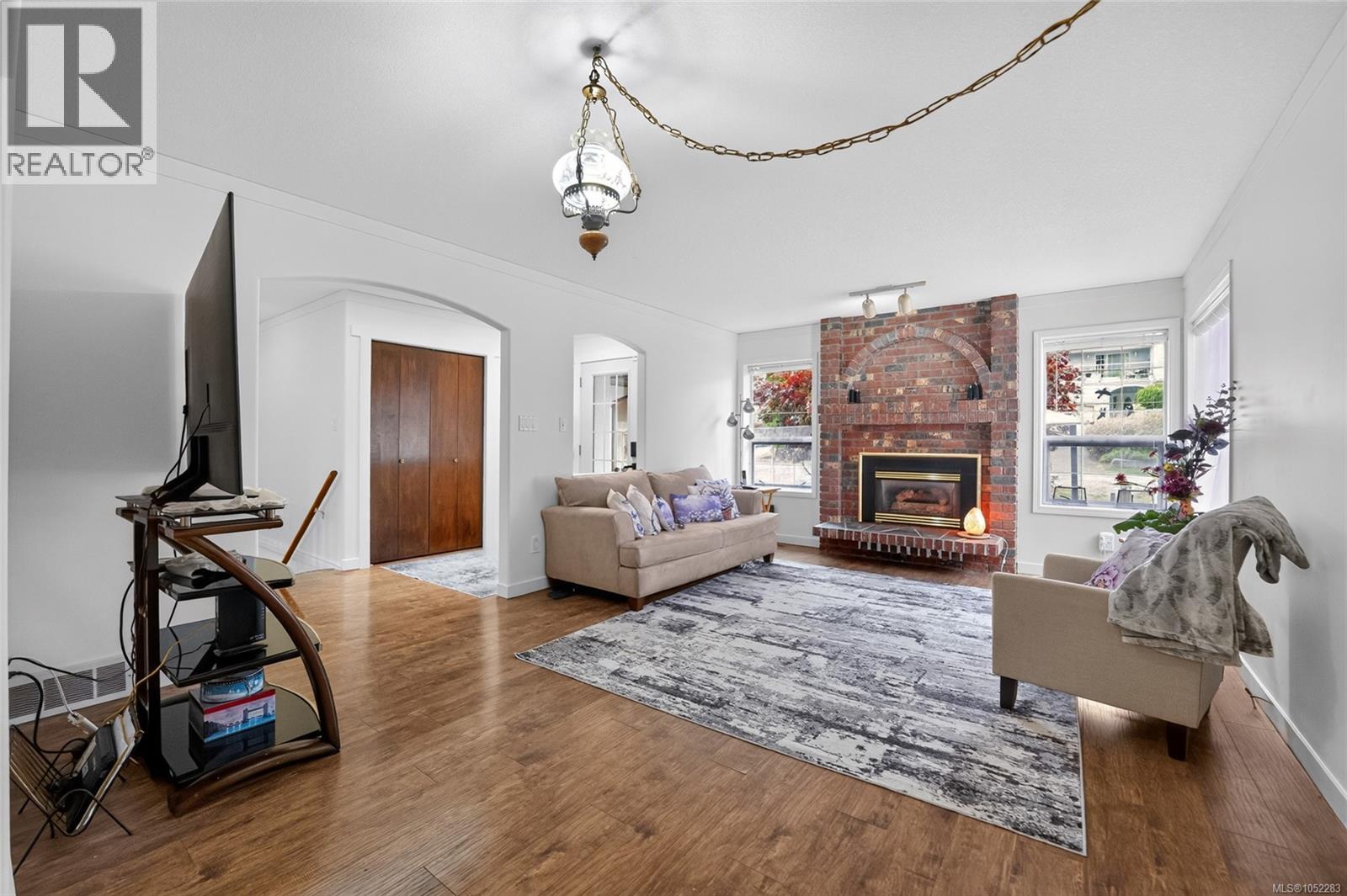 5334 Georgiaview Cres - 11