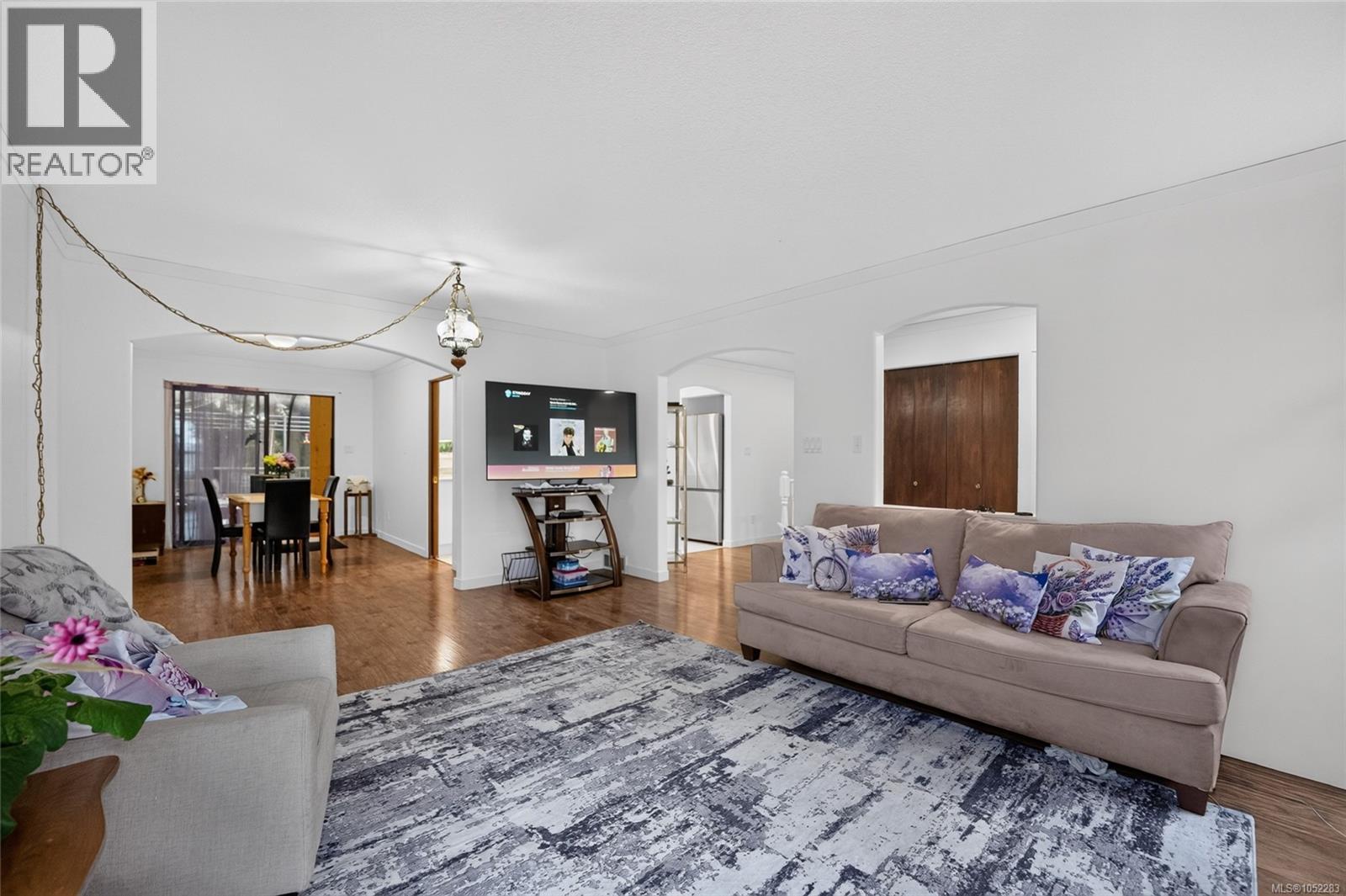 5334 Georgiaview Cres - 3