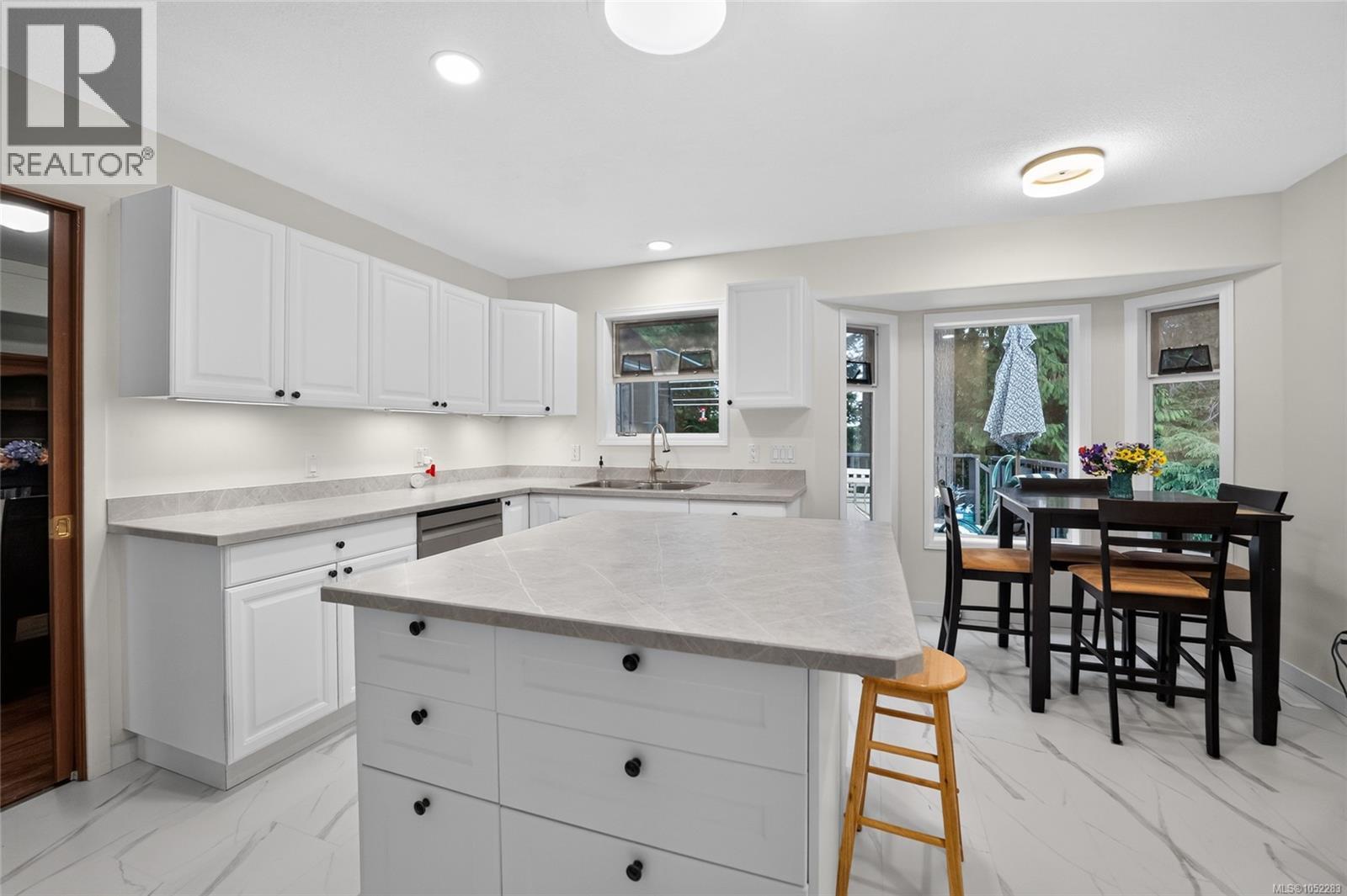 5334 Georgiaview Cres - 4