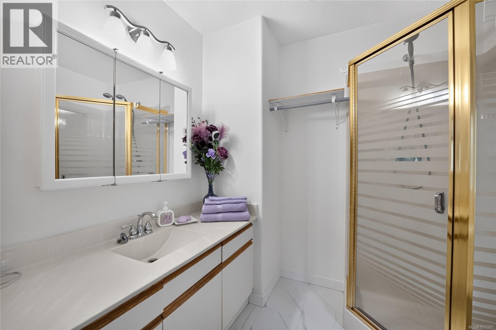 5334 Georgiaview Cres - 29