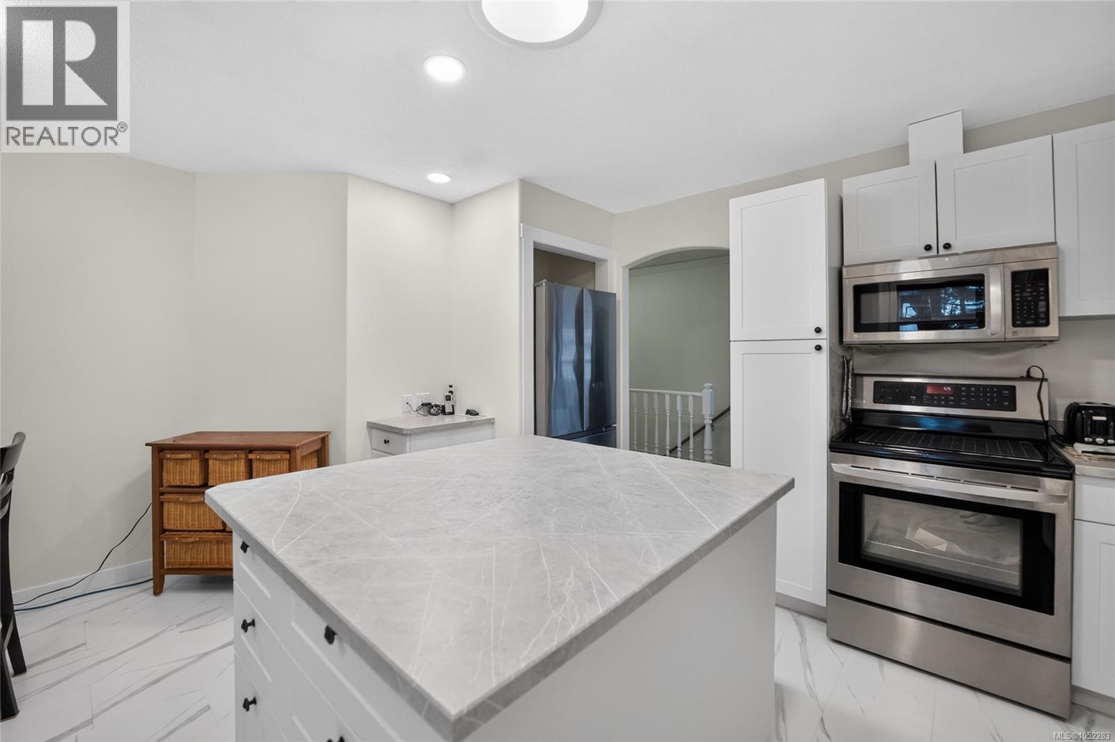 5334 Georgiaview Cres - 19