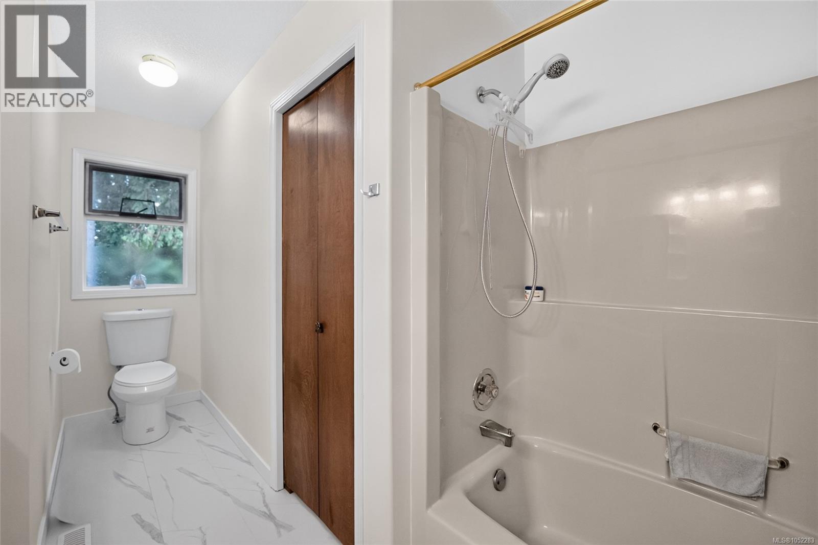 5334 Georgiaview Cres - 27