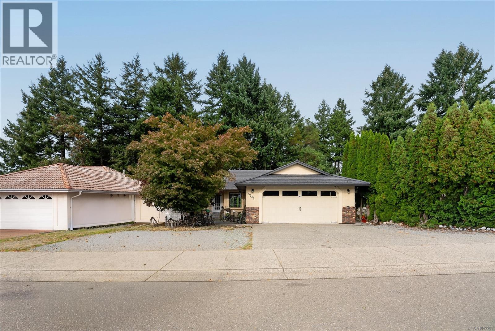 5334 Georgiaview Cres - 1