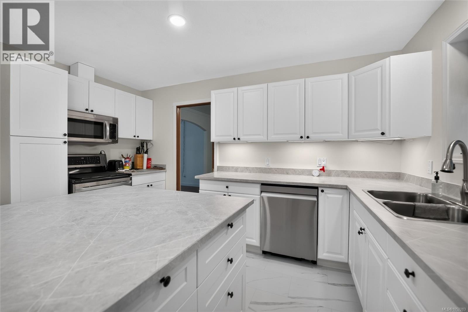 5334 Georgiaview Cres - 18