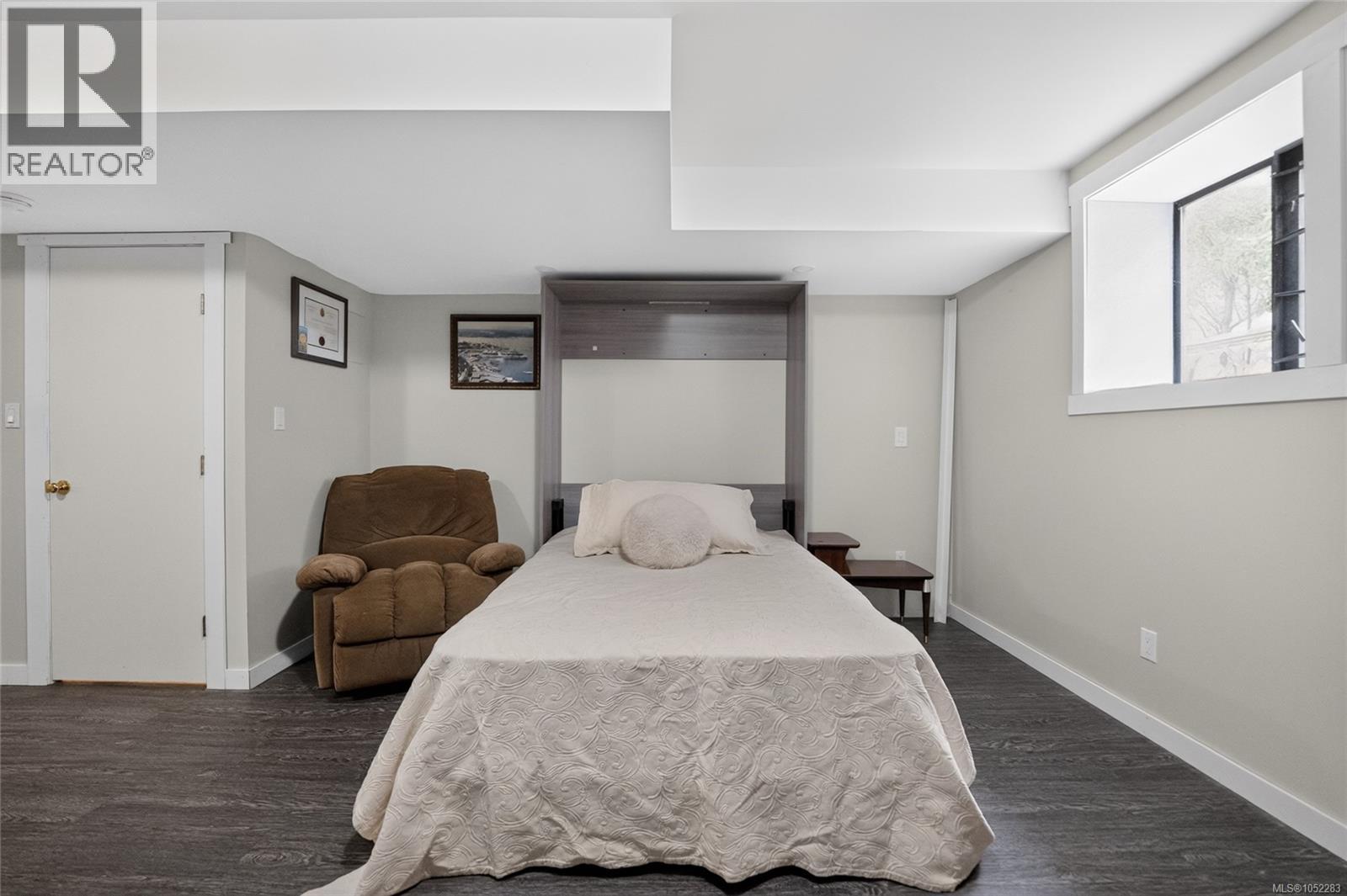 5334 Georgiaview Cres - 32