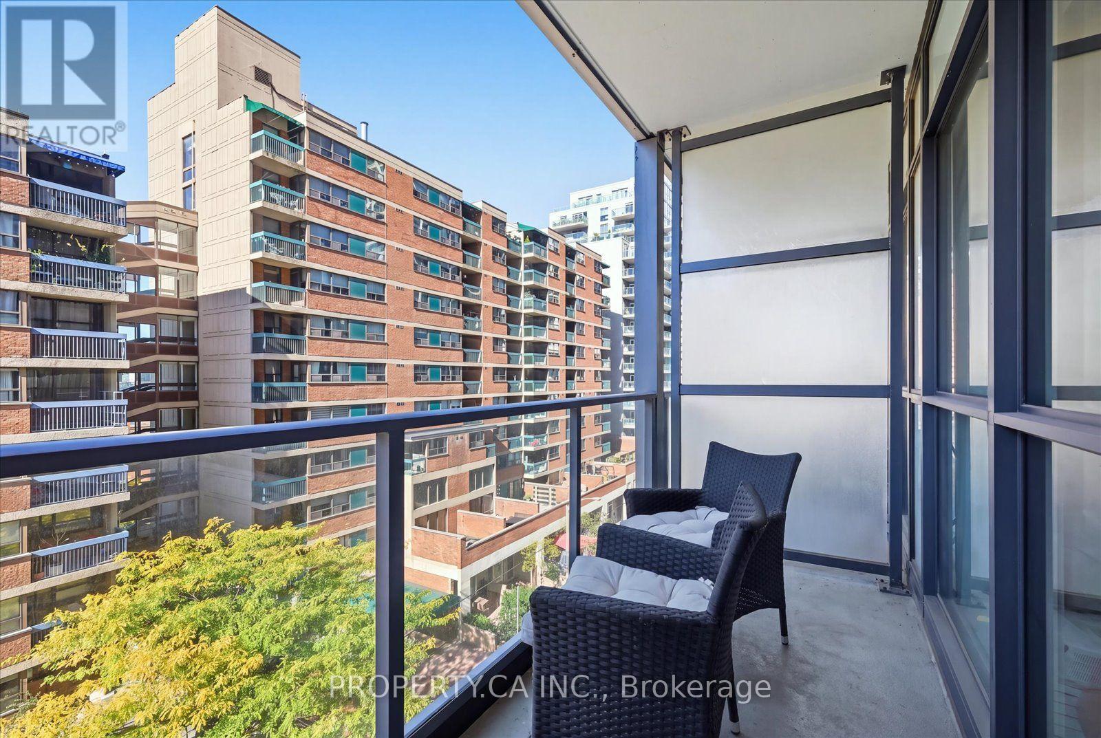 210 Simcoe Street — photo 20