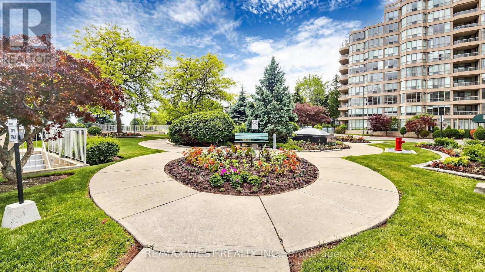 20 Guildwood Parkway — photo 44