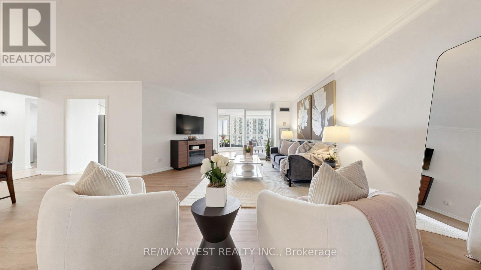 20 Guildwood Parkway — photo 8