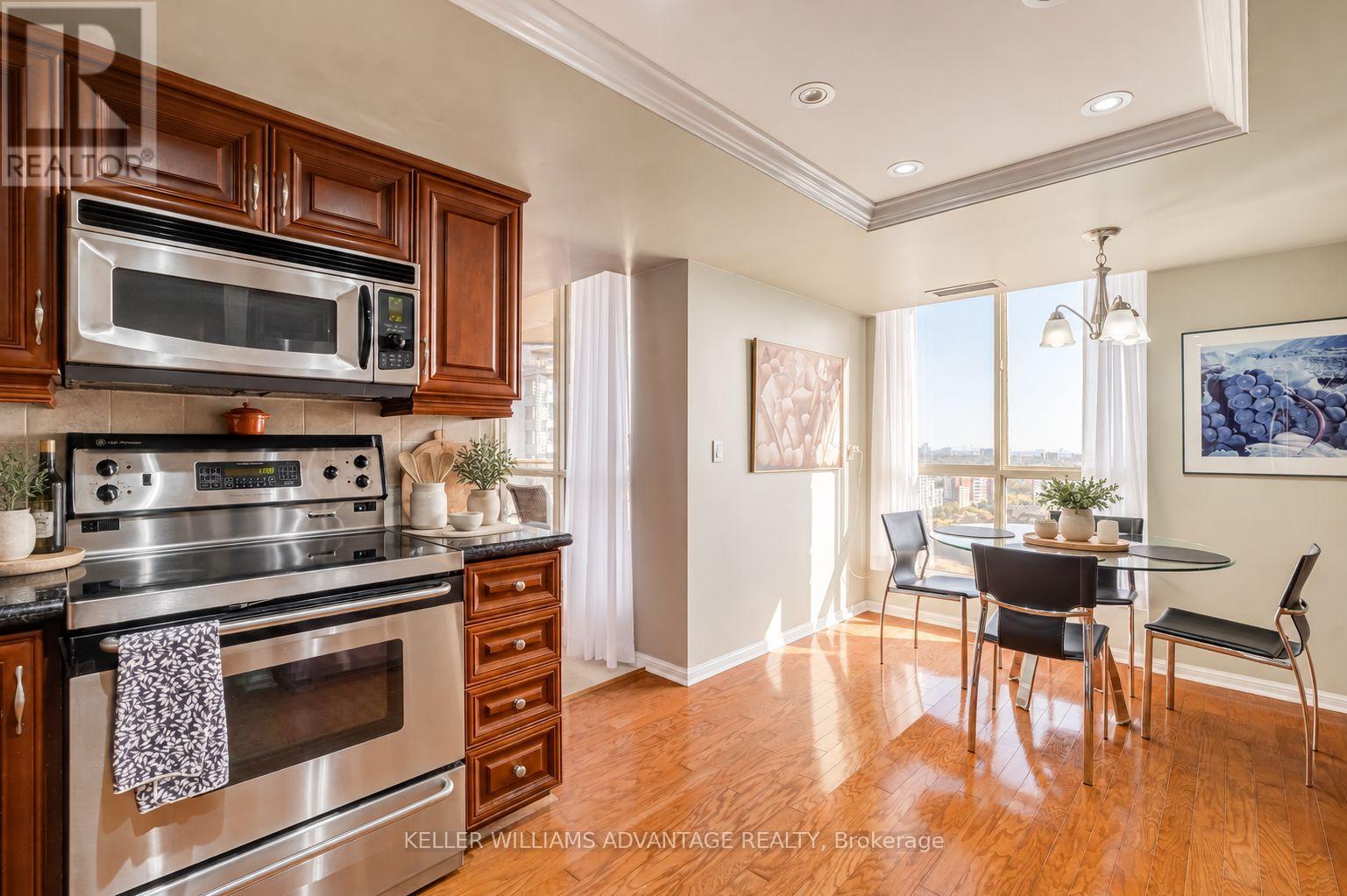 2210- 55 Kingsbridge Garden Circle, Mississauga, ON photo 7