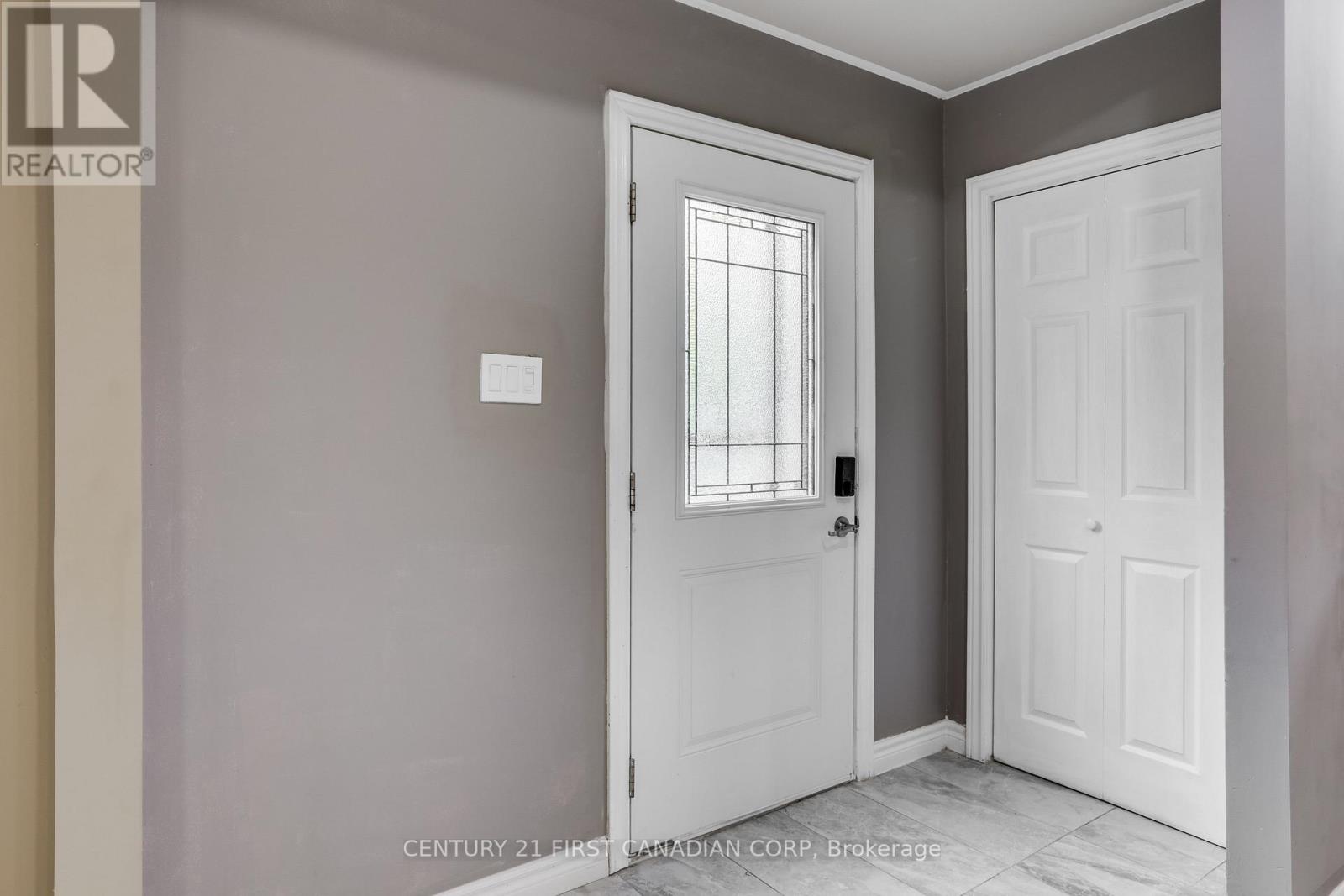63 Renny Crescent — photo 2
